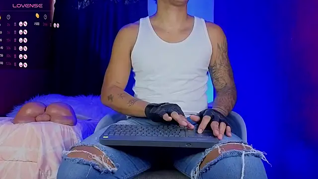 Snapshot of TomLover_12 chatting on October 2025 12:25:01 PM TomLover 12 online show from October 2025 12:25:01 PM