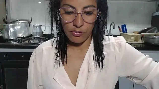 kateleyagrey online show from April 2026 07:52:02 PM