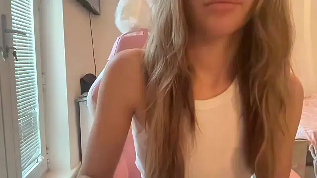 Snapshot of Lillymariee chatting on January 2025 01:37:02 PM Lillymariee online show from January 2025 01:37:02 PM