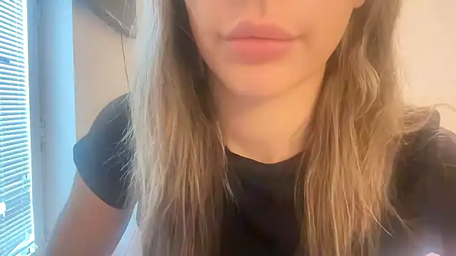 Snapshot of Lillymariee chatting on January 2025 11:37:02 AM Lillymariee online show from January 2025 11:37:02 AM