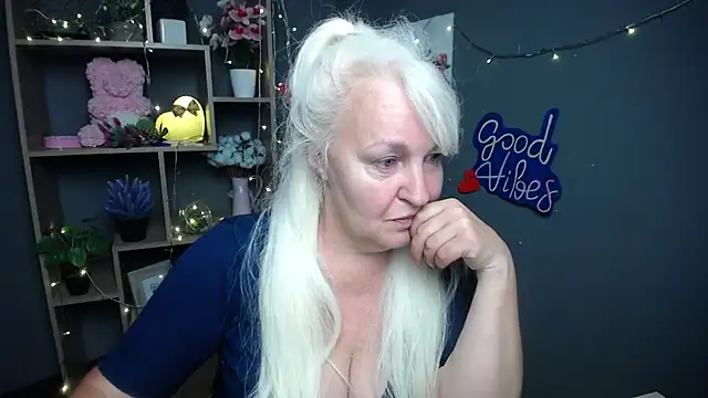 Snapshot of BlondyLeeBest chatting on July 2026 06:43:02 PM BlondyLeeBest online show from July 2026 06:43:02 PM