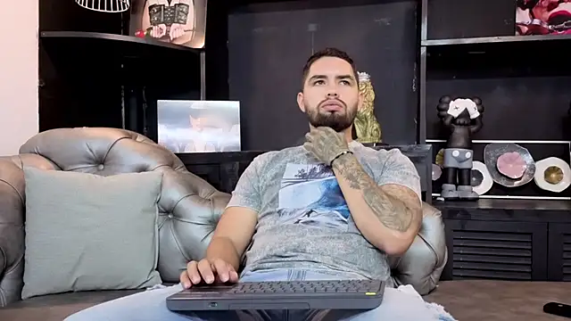 Snapshot of matteosantos chatting on October 2025 11:51:02 AM matteosantos online show from October 2025 11:51:02 AM