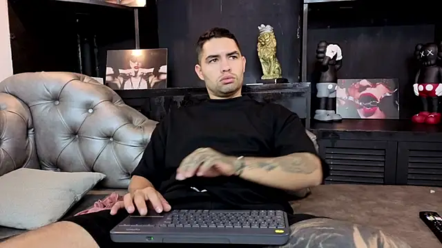 Snapshot of matteosantos chatting on October 2025 11:43:02 AM matteosantos online show from October 2025 11:43:02 AM