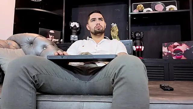 Snapshot of matteosantos chatting on November 2025 11:54:01 AM matteosantos online show from November 2025 11:54:01 AM