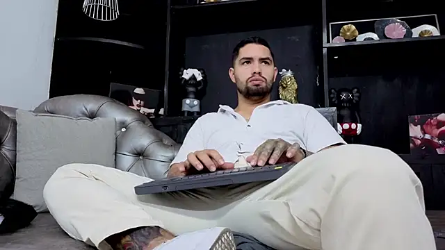 Snapshot of matteosantos chatting on November 2025 12:05:02 PM matteosantos online show from November 2025 12:05:02 PM