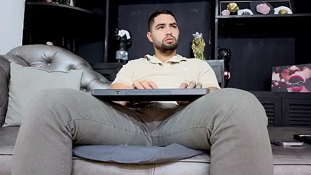 Snapshot of matteosantos chatting on November 2025 11:43:02 AM matteosantos online show from November 2025 11:43:02 AM