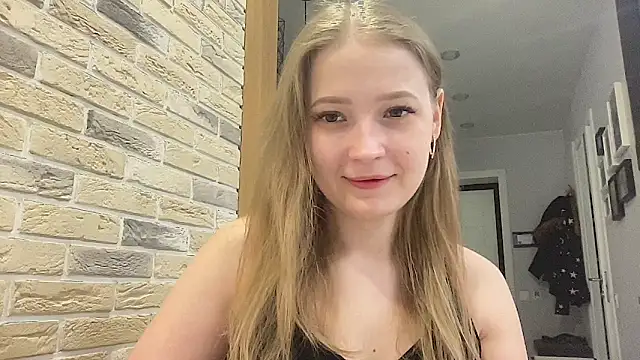 CharmingSarah online show from March 2026 04:45:02 PM