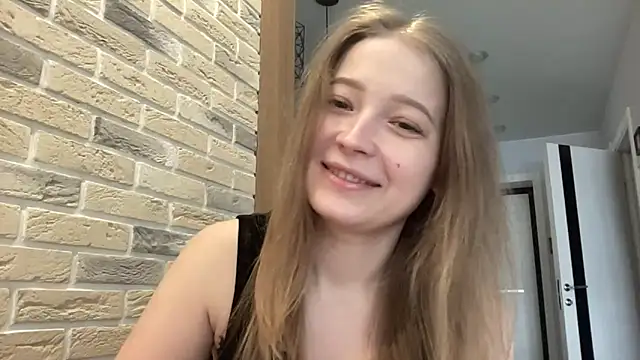 CharmingSarah online show from April 2026 10:18:01 AM