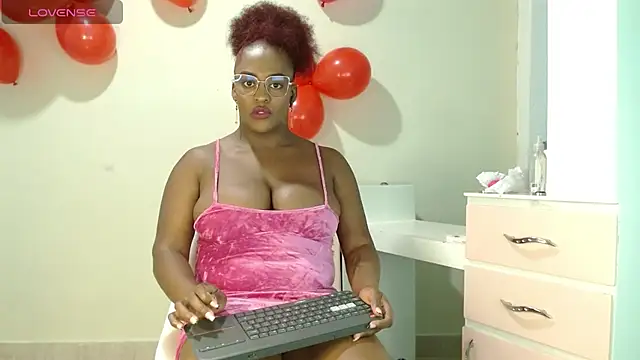 Snapshot of beatziedreams chatting on February 2025 03:04:01 AM beatziedreams online show from February 2025 03:04:01 AM