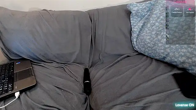 Snapshot of EmoDream1998 chatting on February 2026 12:26:01 AM EmoDream1998 online show from February 2026 12:26:01 AM