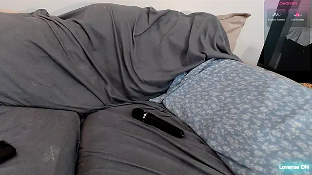 Snapshot of EmoDream1998 chatting on February 2026 12:58:02 AM EmoDream1998 online show from February 2026 12:58:02 AM