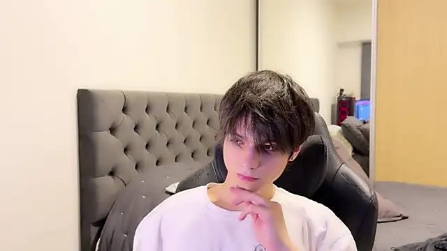 Snapshot of SasukeUhchiaa chatting on January 2025 01:27:02 AM SasukeUhchiaa online show from January 2025 01:27:02 AM