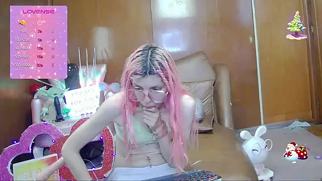 Skinygirl online show from October 2025 12:38:01 AM