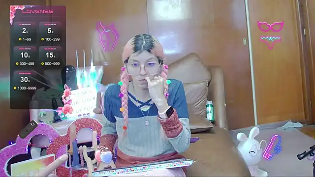 Skinygirl online show from November 2025 10:10:02 PM