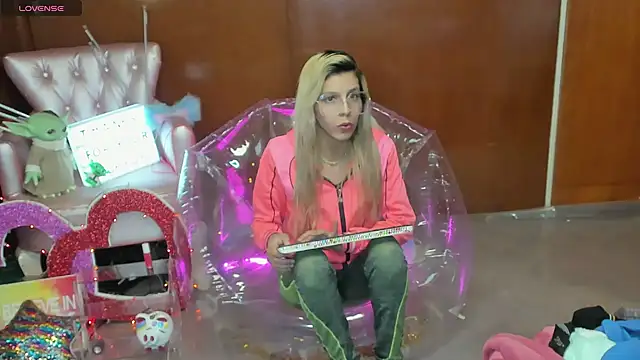 Skinygirl online show from March 2026 12:28:02 AM