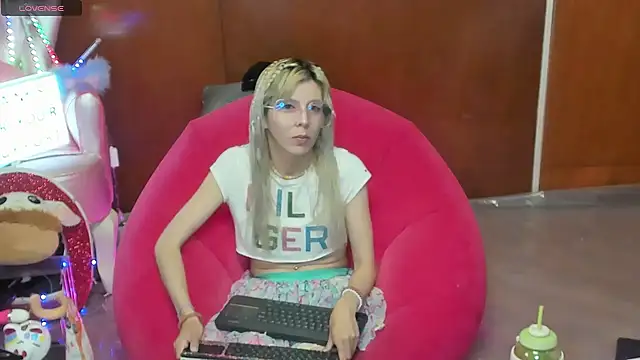 Skinygirl online show from June 2026 12:14:01 AM
