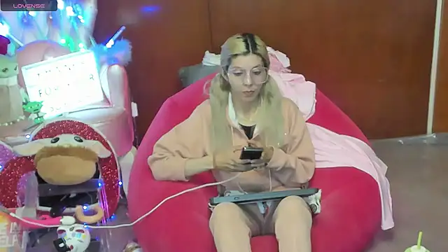Skinygirl online show from June 2026 02:38:01 AM