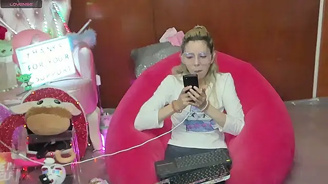 Skinygirl online show from June 2026 11:53:01 PM