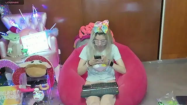 Skinygirl online show from July 2026 12:04:01 AM