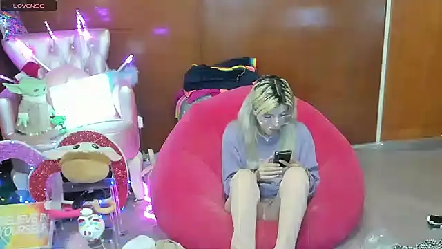 Skinygirl online show from July 2026 11:51:01 PM
