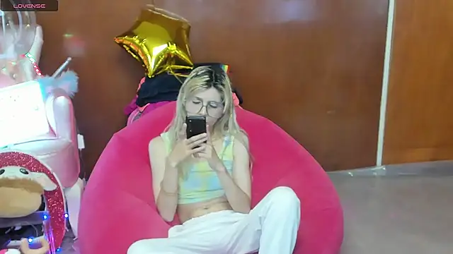 Skinygirl online show from July 2026 11:18:02 PM
