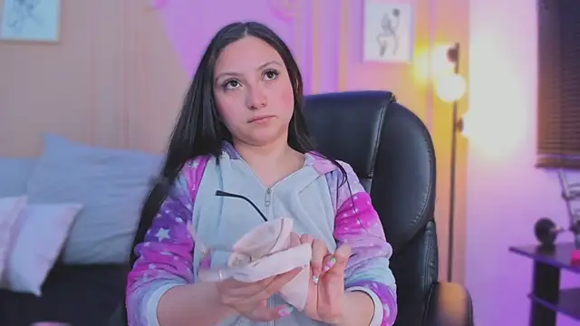 lucy neil online show from April 2026 02:38:01 AM