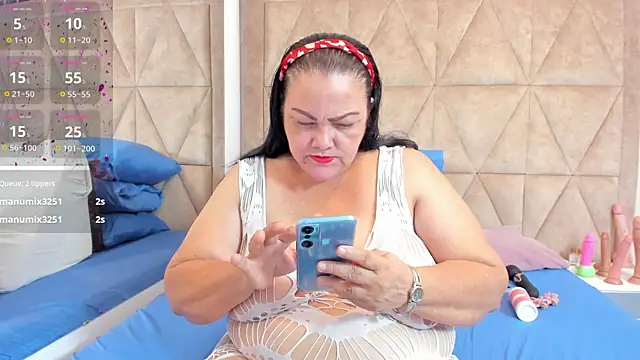 Snapshot of mommy_cute chatting on January 2025 02:20:02 AM mommy cute online show from January 2025 02:20:02 AM