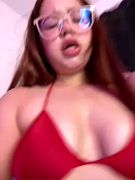 Snapshot of Lucyklein2022 chatting on October 2025 01:04:02 AM Lucyklein2022 online show from October 2025 01:04:02 AM