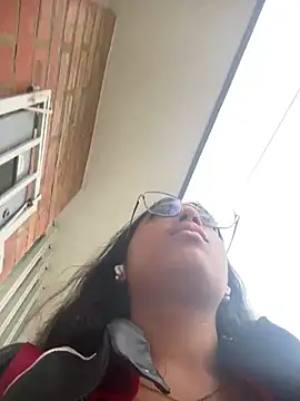 vaness weet online show from February 2025 08:21:01 PM