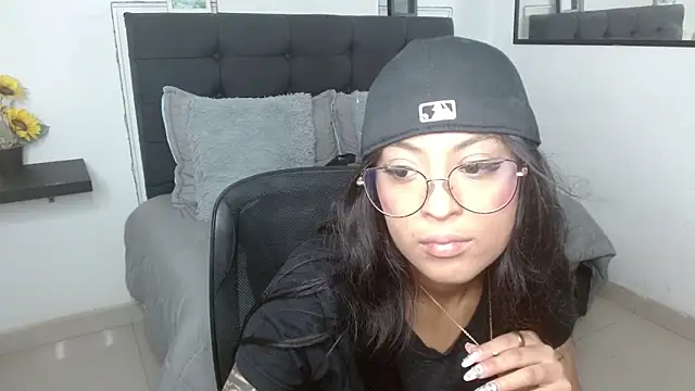 vaness weet online show from September 2025 08:31:01 PM