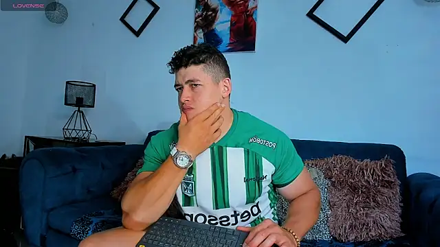 Leonsmoron online show from October 2025 10:53:02 PM