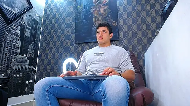 Leonsmoron online show from March 2026 02:01:02 AM