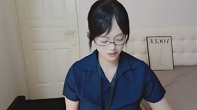 QiuPeiPeimmm online show from November 2025 04:07:01 AM