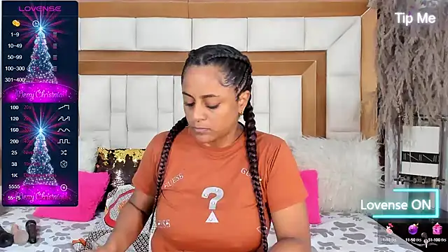 Snapshot of BellaKarla chatting on December 2024 02:12:01 PM BellaKarla online show from December 2024 02:12:01 PM