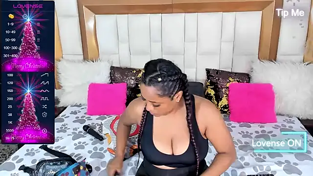 Snapshot of BellaKarla chatting on December 2024 07:49:02 PM BellaKarla online show from December 2024 07:49:02 PM