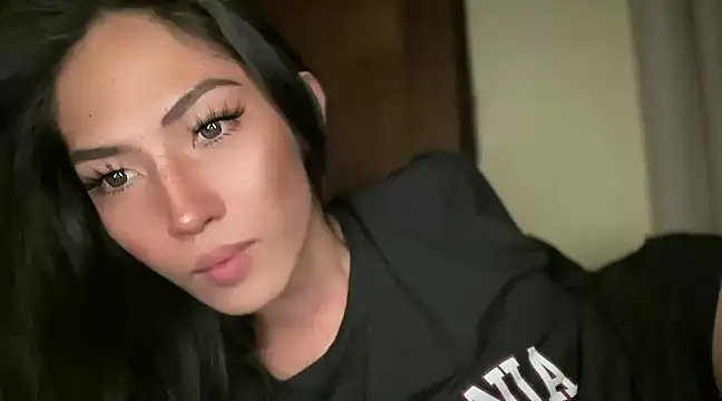 Snapshot of Bella_Gordon chatting on January 2025 06:28:01 PM Bella Gordon online show from January 2025 06:28:01 PM