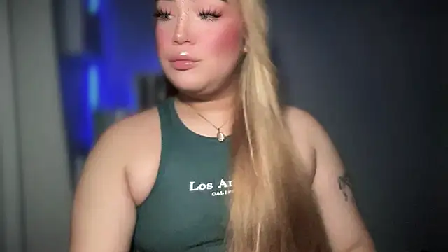 Snapshot of MissCataleyaxxx chatting on September 2025 12:44:02 AM MissCataleyaxxx online show from September 2025 12:44:02 AM