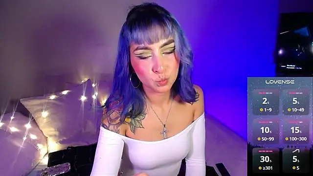 Snapshot of Cinamoonn chatting on December 2024 09:34:01 PM Cinamoonn online show from December 2024 09:34:01 PM