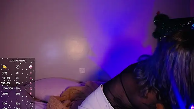 Snapshot of Cinamoonn chatting on December 2024 08:26:02 PM Cinamoonn online show from December 2024 08:26:02 PM