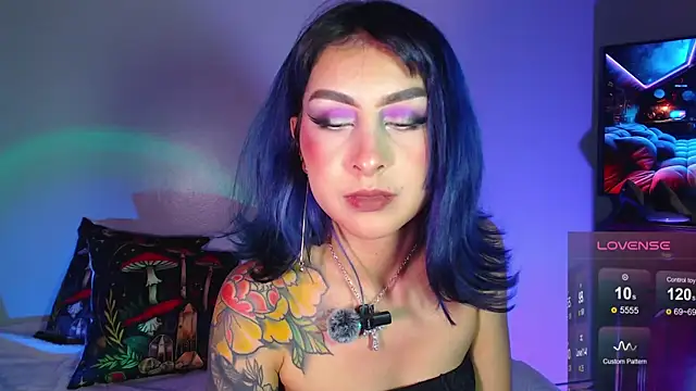 Snapshot of Cinamoonn chatting on February 2025 07:35:02 PM Cinamoonn online show from February 2025 07:35:02 PM