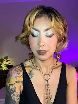 Snapshot of Cinamoonn chatting on October 2025 06:27:02 PM Cinamoonn online show from October 2025 06:27:02 PM