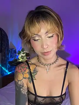 Snapshot of Cinamoonn chatting on October 2025 06:18:02 PM Cinamoonn online show from October 2025 06:18:02 PM