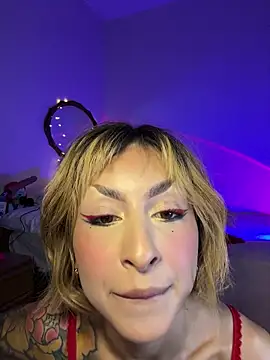 Snapshot of Cinamoonn chatting on November 2025 10:40:01 PM Cinamoonn online show from November 2025 10:40:01 PM