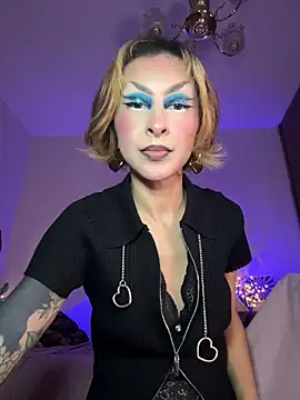 Snapshot of Cinamoonn chatting on November 2025 05:18:01 PM Cinamoonn online show from November 2025 05:18:01 PM