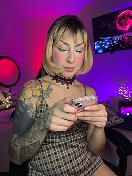 Cinamoonn online show from April 2026 07:55:01 PM