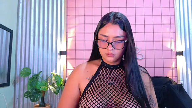 mensia hernandz online show from July 2026 02:13:01 PM