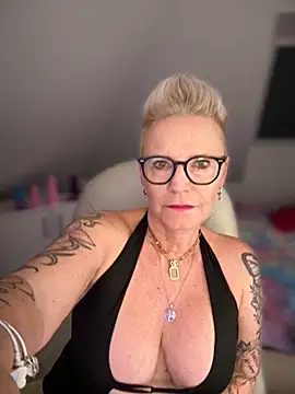 Snapshot of German_Milf chatting on November 2025 02:06:01 PM German Milf online show from November 2025 02:06:01 PM