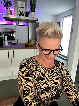 Snapshot of German_Milf chatting on November 2025 02:05:02 PM German Milf online show from November 2025 02:05:02 PM