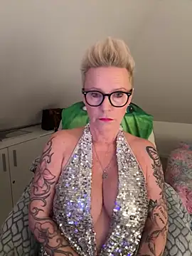 Snapshot of German_Milf chatting on November 2025 01:58:01 PM German Milf online show from November 2025 01:58:01 PM