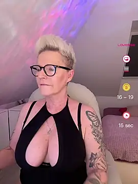 Snapshot of German_Milf chatting on April 2026 12:43:01 PM German Milf online show from April 2026 12:43:01 PM